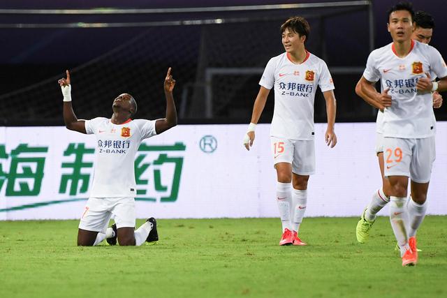 方硕21+8曾凡博20分 北京大胜四川开季三连胜