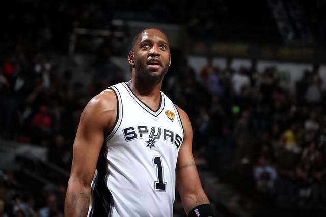 难绷！中国男篮出现23次失误 全队只有9次助攻